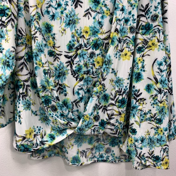 Emaline Woman Floral Blouse gathered hem size 3X NWT - Picture 3 of 7